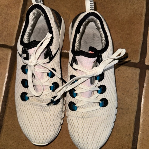 Under Armour HOVR Shoe - Picture 2 of 6